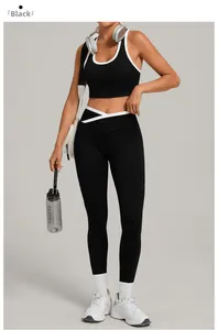 Nahaufnahme von Sport-BH und Leggings mit V-Kreuz-Bund und weißen Kontrastdetails