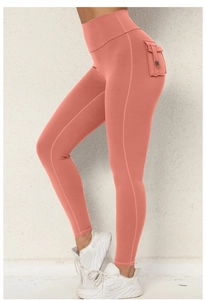Detailansicht der High Waist Yoga Leggings mit funktionaler Cargo-Knopftasche