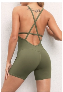 Tuta da yoga verde oliva con design a incrocio sulla schiena per fitness e sport