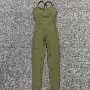 Flachbild des armee-grünen Yoga-Jumpsuits mit V-Ausschnitt und Rückenkreuzgurten