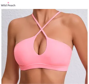 Détail du soutien-gorge de sport pêche sauvage avec bretelles croisées et découpe