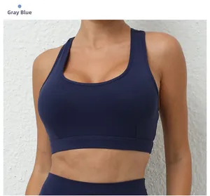 Détail de la brassière de sport bleu gris avec dos croisé et large bande de soutien