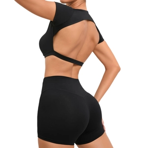 Damen Yoga-Set in Schwarz mit rückenfreiem Oberteil und Sportshorts mit hohem Bund