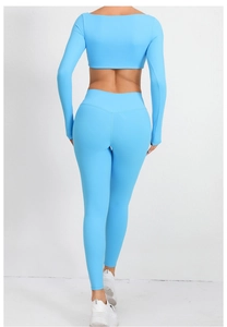 Vista posteriore dei leggings da yoga celesti a vita alta con effetto modellante e vestibilità