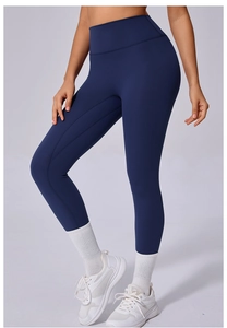 Détail du legging de yoga taille haute bleu marine avec coutures de maintien