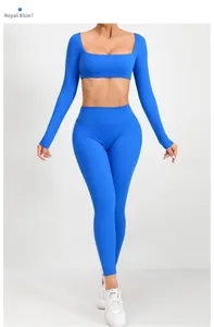 Dettaglio del set sportivo blu zaffiro con leggings a vita alta e crop top