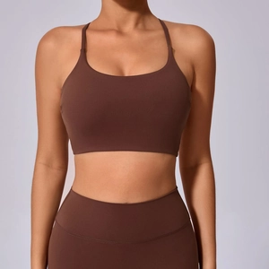 Detail der kaffeebraunen Yoga-Leggings mit hohem Bund und stützendem Elastikbund