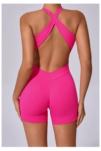 Détail du body de yoga rose avec dos croisé ouvert et tissu à haute élasticité
