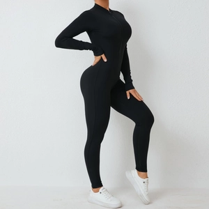 Combinaison de yoga noire à manches longues pour femme avec col zippé et tissu extensible