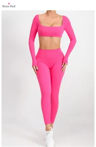 Dettaglio del set yoga rosa fucsia con leggings a vita alta e top corto sportivo
