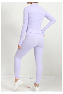 Détail de l'ensemble de yoga lilas montrant les coutures latérales et la coupe slim