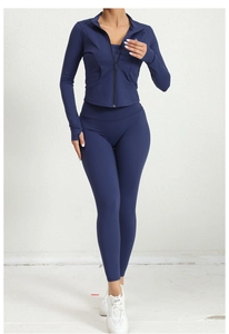 Ensemble de yoga bleu marine avec veste zippée à col montant et legging à taille haute