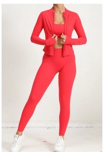 Ensemble de sport rouge 3 pièces avec veste zippée, brassière et legging de yoga taille haute