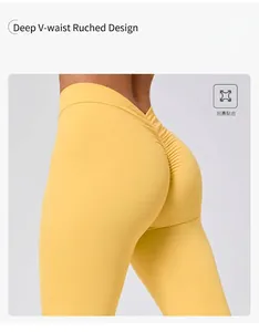 Detail der High-Waist-Yogahose mit V-Bund und gerafftem Peach-Butt-Lifting-Effekt