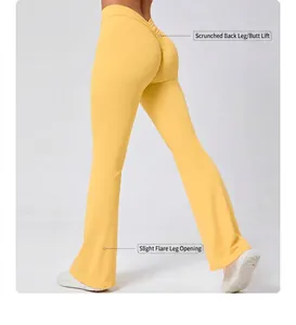 Detail der gelben High-Waist-Yogahose mit Butt-Scrunch-Design und ausgestelltem Beinschnitt