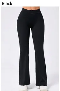 Detail der High Waist Bauchweg Schlaghose Yoga in Schwarz mit leichtem Ausgestellt-Schnitt