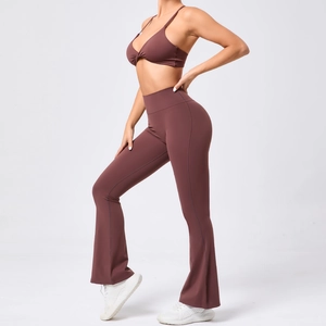 Ensemble de yoga deux pièces pour femme avec soutien-gorge torsadé et pantalon évasé