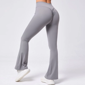 Vue arrière du pantalon de yoga gris évasé à taille haute avec effet push-up fessier