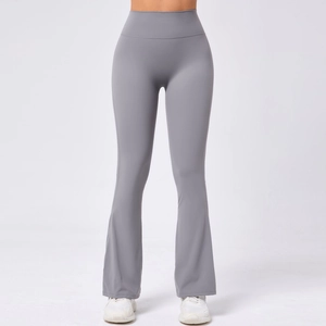 Détails du pantalon de yoga évasé gris foncé à taille haute et coupe amincissante