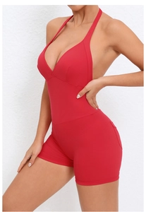 Vista laterale del body da yoga rosso con scollo all'americana e schiena scoperta