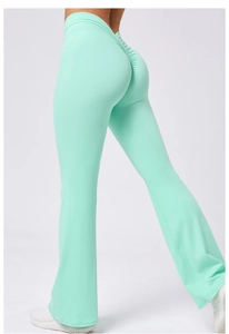 Detailansicht der minzgrünen Yoga-Schlaghose mit hoher Taille und Push-up-Effekt am Gesäß