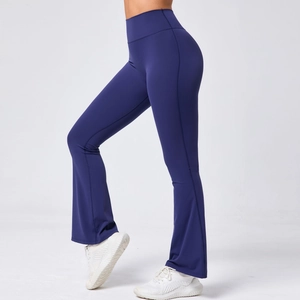 Vue latérale d'un pantalon de yoga évasé bleu foncé à taille haute avec effet galbant