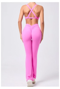Completo yoga rosa con reggiseno sportivo incrociato e leggings a zampa effetto push-up