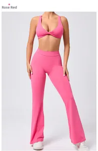 Set yoga due pezzi rosso rosa con reggiseno sportivo e leggings a zampa a vita alta
