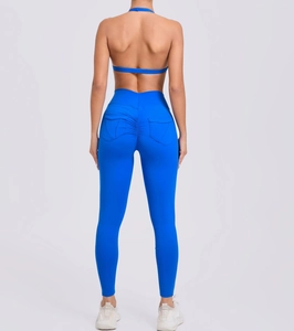 Detail der High-Waist-Yogahose mit Scrunch-Butt-Design und dekorativen Gesäßtaschen