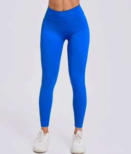 Details der königsblauen Yoga-Hose mit hoher Taille und elastischem nahtlosem Stoff