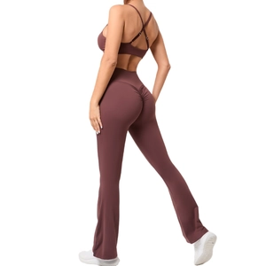 Ensemble brassière sport et pantalon yoga évasé mauve avec effet push-up fessier galbé