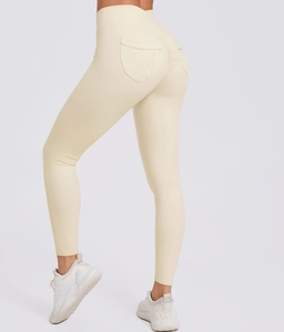 Detailansicht der High Waist Yoga Leggings mit Scrunch-Butt-Effekt und Gesäßtaschendesign