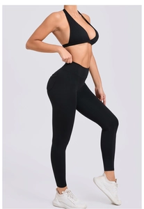 Ensemble brassière de sport dos nu noire et pantalon de yoga taille haute avec poches latérales