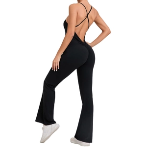 Combinaison de yoga noire dos nu avec jambe évasée et bretelles croisées pour le fitness