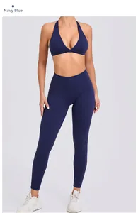 Détail de l'ensemble de yoga sans couture bleu marine avec legging et brassière