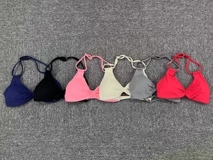 Reggiseni sportivi allacciati al collo in sei colori con dettaglio arricciato sul petto