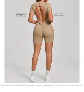 Détail du body de sport avec dos ouvert élégant et coussinets de poitrine amovibles