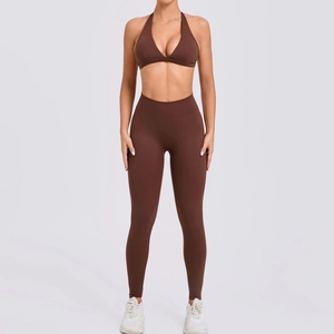 Ensemble de yoga avec brassière dos nu et legging taille haute brun café