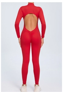 Vue arrière de la combinaison de yoga rouge à manches longues avec dos nu et effet push-up