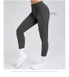 Dettaglio dei leggings yoga grigi a vita alta con cuciture 3D per l'effetto push-up