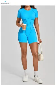Détail du body de sport bleu flamme avec coutures ergonomiques et tissu de maintien