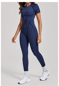 Détail du body dos nu bleu marine avec lignes de contour noires pour entraînement sportif