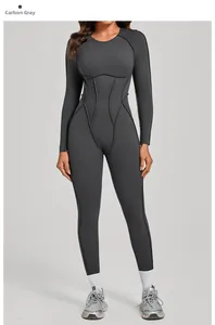 Dettaglio del body grigio antracite con cuciture curve per un effetto modellante corpo