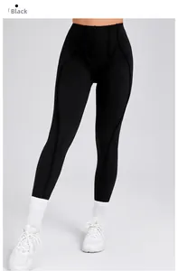 Dettaglio dei leggings neri a vita alta con cuciture speciali per un effetto modellante
