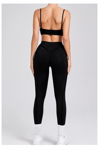 Macro-detail van de high-waist V-legging met liftend en vormgevend effect