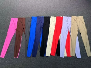 Vista piatta di leggings da yoga a vita alta in dieci colori con dettagli cucitura a V