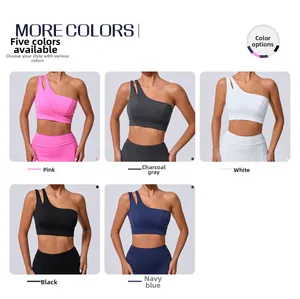 Détail d'un soutien-gorge de yoga asymétrique montrant des bretelles en cinq couleurs
