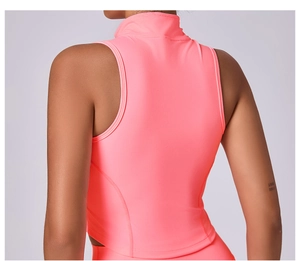 Vista posteriore di un gilet sportivo smanicato neon con taglio aderente e collo alto