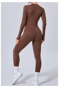 Vue arrière du body de yoga marron à manches longues avec coupe athlétique ajustée