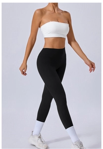 Vue détaillée du legging de yoga noir à taille haute pour le fitness et la course à pied